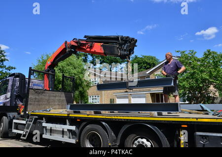 Ein Kran Stahl für eine Nebenstelle an einem Haus in der UK Stockfoto