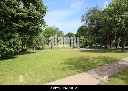 Winkley Square, Preston, UK. Eine grüne Oase der Entspannung im Zentrum der Stadt. Stockfoto