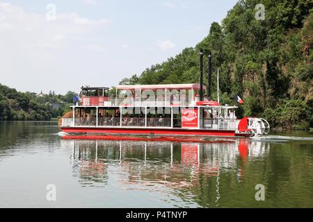 Saint Nazaire en Royans, Frankreich - 23. Juni 2017: Touristische Raddampfer in Saint Nazaire en Royans, Drôme, Frankreich Stockfoto