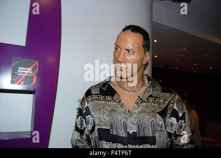 Wachs Skulptur von Dwayne Douglas Johnson im Madame Tussauds Wachsfigurenkabinett in London, England, UK. Stockfoto