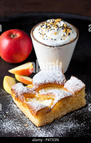 Stück selbstgebackenen Apfelkuchen Stockfoto