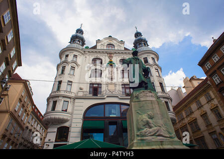 Blick auf das Johannes-gutenberg-Denkmal auf lugeck Square, Wien Stockfoto