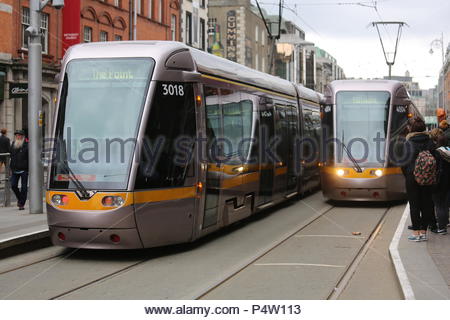 Luas Züge im Zentrum der Stadt in Dublin, Irland Stockfoto