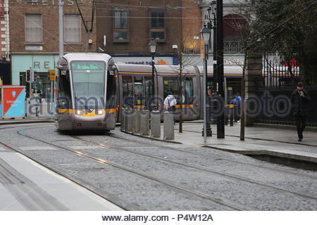 Luas Züge im Zentrum der Stadt in Dublin, Irland Stockfoto