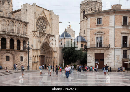 Valencia, Spanien, Puerta de los Apostoles Catedral de Santa Maria auf der Plaza Virgen in Valencia Stockfoto