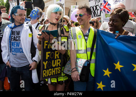 London, Großbritannien. 23. Juni 2018. Anti-Brexit März und Sammlung für einen Menschen in Central London. Stockfoto