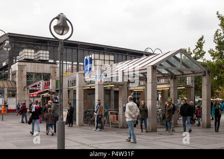 Berlin, Deutschland, U-Bahnstation Zoologischer Garten station am Hardenbergplatz in Berlin-Charlottenburg Stockfoto