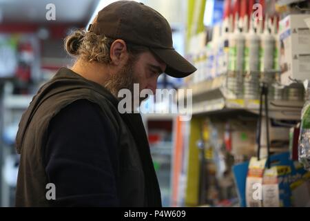 Original Film Titel: sie waren NIE WIRKLICH HIER. Englischer Titel: sie waren NIE WIRKLICH HIER. Regisseur: LYNNE RAMSAY. Jahr: 2017. Stars: Joaquin Phoenix. Credit: Warum nicht Produktionen/Film 4. Distribuida por Amazon Studios/Album Stockfoto