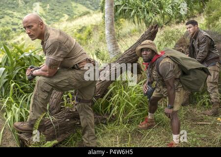 Original Film Titel: JUMANJI: Willkommen im Dschungel. Englischer Titel: JUMANJI: Willkommen im Dschungel. Regisseur: JAKE KASDAN. Jahr: 2017. Stars: DER ROCK; KEVIN HART; NICK JONAS. Quelle: SONY PICTURES ENTERTAINMENT/Album Stockfoto