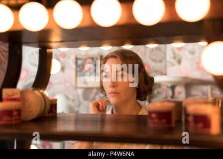 Original Film Titel: WONDER WHEEL. Englischer Titel: WONDER WHEEL. Regisseur: WOODY ALLEN. Jahr: 2017. Stars: Kate Winslet. Quelle: AMAZON STUDIOS/Produktionen/PERDIDO GRAVIER PRODUCTIONS/Album Stockfoto