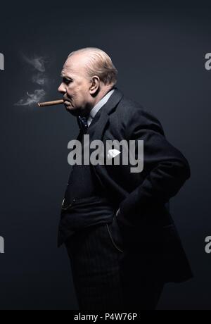 Original Film Titel: Darkest Hour. Englischer Titel: Darkest Hour. Regisseur: Joe Wright. Jahr: 2017. Stars: GARY OLDMAN. Credit: WORKING TITLE FILMS/Album Stockfoto