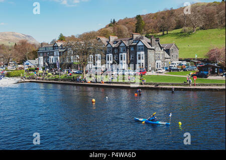 South Lakeland, UK - April 2018: Ambleside, einer kleinen Stadt am See an der Spitze des Lake Windermere im Lake District National Park in De gelegen Stockfoto