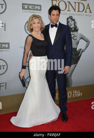 Jane Fonda und Sohn Troy Gareta am Jane Fonda geehrt mit American Film Institute Life Achievement Awards Gala im Dolby Theatre in Los Angeles. Jane Fonda, Sohn Troy Gareta 027 - - - - - - - - - - - - - Red Carpet Event, Vertikal, USA, Filmindustrie, Prominente, Fotografie, Bestof, Kunst, Kultur und Unterhaltung, Topix Prominente Fashion/Vertikal, Besten, Event in Hollywood Leben - Kalifornien, Roter Teppich und backstage, USA, Film, Stars, Film Stars, TV Stars, Musik, Promis, Fotografie, Bestof, Kunst, Kultur und Unterhaltung, Topix, Vertikal, Familie aus fr Stockfoto