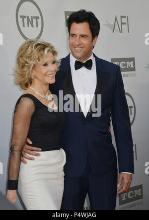 Jane Fonda und Sohn Troy Gareta am Jane Fonda geehrt mit American Film Institute Life Achievement Awards Gala im Dolby Theatre in Los Angeles. Jane Fonda, Sohn Troy Gareta 028 - - - - - - - - - - - - - Red Carpet Event, Vertikal, USA, Filmindustrie, Prominente, Fotografie, Bestof, Kunst, Kultur und Unterhaltung, Topix Prominente Fashion/Vertikal, Besten, Event in Hollywood Leben - Kalifornien, Roter Teppich und backstage, USA, Film, Stars, Film Stars, TV Stars, Musik, Promis, Fotografie, Bestof, Kunst, Kultur und Unterhaltung, Topix, Vertikal, Familie aus fr Stockfoto