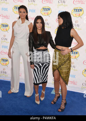 Kendall Jenner, Kim Kardashian und Kylie Jenner035 am 86th Oscars 2014 Dolby Theatre in Los Angeles. Kendall Jenner, Kim Kardashian und Kylie Jenner 035 - - - - - - - - - - - - - Red Carpet Event, Vertikal, USA, Filmindustrie, Prominente, Fotografie, Bestof, Kunst, Kultur und Unterhaltung, Topix Prominente Fashion/Vertikal, Besten, Event in Hollywood Leben - Kalifornien, Roter Teppich und backstage, USA, Film, Stars, Film Stars, TV Stars, Musik, Promis, Fotografie, Bestof, Kunst, Kultur und Unterhaltung, Topix, Vertikal, Familie von aus dem Jahr 2014, Stockfoto