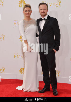 Lauren Parsekian, Aaron Paul an der 66th Emmy Awards 2014 auf der Nokia Center in Los Angeles. Lauren Parsekian, Aaron Paul - - - - - - - - - - - - - Red Carpet Event, Vertikal, USA, Filmindustrie, Prominente, Fotografie, Bestof, Kunst, Kultur und Unterhaltung, Topix Prominente Fashion/Vertikal, Besten, Event in Hollywood Leben - Kalifornien, Roter Teppich und backstage, USA, Film, Stars, Film Stars, TV Stars, Musik, Promis, Fotografie, Bestof, Kunst, Kultur und Unterhaltung, Topix, Vertikal, Familie von aus dem Jahr 2014, Anfrage tsuni@Gamma-USA.com Mann und Stockfoto