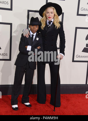 Madonna, David Banda Mwale Ciccone Ritchie anreisen, auf der 56. jährlichen Grammy Awards 2014 an der Heftklammer Zentrum in Los Angeles. Madonna, David Banda Mwale Ciccone Ritchie 172 - - - - - - - - - - - - - Red Carpet Event, Vertikal, USA, Filmindustrie, Prominente, Fotografie, Bestof, Kunst, Kultur und Unterhaltung, Topix Prominente Fashion/Vertikal, Besten, Event in Hollywood Leben - Kalifornien, Roter Teppich und backstage, USA, Film, Stars, Film Stars, TV Stars, Musik, Promis, Fotografie, Bestof, Kunst, Kultur und Unterhaltung, Topix, Vertikal, Familie aus aus dem Jahr Stockfoto