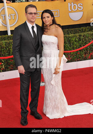 Matt Damon, Luciana Barroso am 20. SAG Awards 2014 bei der Ankunft im Shrine Auditorium in Los Angeles. Matt Damon, Luciana Barroso - - - - - - - - - - - - - Red Carpet Event, Vertikal, USA, Filmindustrie, Prominente, Fotografie, Bestof, Kunst, Kultur und Unterhaltung, Topix Prominente Fashion/Vertikal, Besten, Event in Hollywood Leben - Kalifornien, Roter Teppich und backstage, USA, Film, Stars, Film Stars, TV Stars, Musik, Promis, Fotografie, Bestof, Kunst, Kultur und Unterhaltung, Topix, Vertikal, Familie von aus dem Jahr 2014, Anfrage tsuni@Gamma-USA.com H Stockfoto