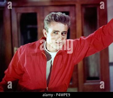 Original Film Titel: REBELLEN OHNE URSACHE. Englischer Titel: REBELLEN OHNE URSACHE. Regisseur: Nicholas Ray. Jahr: 1955. Stars: James Dean. Quelle: WARNER BROTHERS/Album Stockfoto