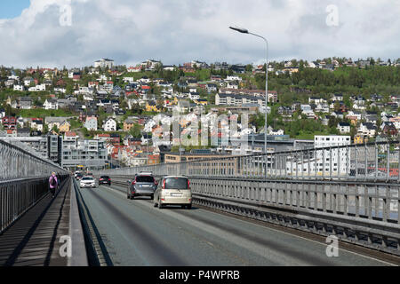 Fahren über die Brücke von Tromsö, Norwegen. Stockfoto