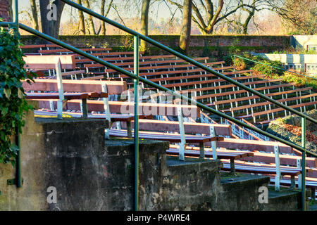 Zon der Open Air Bühne im Zwinger der mittelalterlichen Festung Zons. Stockfoto