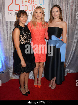 Rashida Jones, Kate Hudson und Olivia Wilde am Mut im Journalismus Auszeichnungen 2014 im The Beverly Hilton in Los Angeles a Rashida Jones, Kate Hudson und Olivia Wilde 178 Veranstaltung in Hollywood Leben - Kalifornien, Red Carpet Event, USA, Filmindustrie, Prominente, Fotografie, Bestof, Kunst, Kultur und Unterhaltung, Topix prominente Mode, Besten, Hollywood Leben, Event in Hollywood Leben - Kalifornien, Roter Teppich und backstage, Film Stars, TV Stars, Musik, Promis, Topix, Akteure aus dem gleichen Film, Cast und co Star zusammen. Anfrage tsuni@Gamma-USA.com, Kredit Tsuni/USA, 20. Stockfoto
