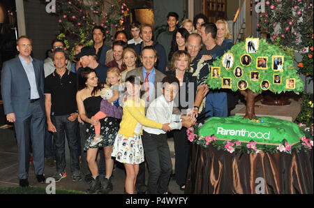 Max Burkholder, Ray Romano, Meilen Heizer, Joy Bryant, Tiree Brown, Craig T Nelson, Bonnie Bedelia, Lauren Graham, Peter Krause, Monica Potter, Sam Jaeger, Erika Christensen, Savannah Paige Rae, bei Elternschaft 100 Episode bei der Universal Los Stufe 43 an November 7, 2014 in Los Angeles. Max Burkholder, Ray Romano, Meilen Heizer, Joy Bryant, Tiree Brown, Craig T Nelson, Bonnie Bedelia, Lauren Graham, Peter Krause, Monica Potter, Sam Jaeger, Erika Christensen, Savannah Paige Rae, 164 Veranstaltung in Hollywood Leben - Kalifornien, Red Carpet Event, USA, Filmindustrie, Prominente, Fotografie, Bestof, Ar Stockfoto