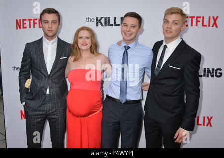 Mireille Enos, Sterling Beaumon, Tyler Ross, Levi meaden an der Tötung Premiere Arclight Theater in Los Angeles. Mireille Enos, Sterling Beaumon, Tyler Ross, Levi Meaden 126 Veranstaltung in Hollywood Leben - Kalifornien, Red Carpet Event, USA, Filmindustrie, Prominente, Fotografie, Bestof, Kunst, Kultur und Unterhaltung, Topix prominente Mode, Besten, Hollywood Leben, Event in Hollywood Leben - Kalifornien, Roter Teppich und backstage, Film Stars, TV Stars, Musik, Promis, Topix, Akteure aus dem gleichen Film, Cast und co Star zusammen. Anfrage tsuni@Gamma-USA.com, Credi Stockfoto