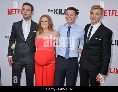 Mireille Enos, Sterling Beaumon, Tyler Ross, Levi meaden an der Tötung Premiere Arclight Theater in Los Angeles. Mireille Enos, Sterling Beaumon, Tyler Ross, Levi Meaden 127 Veranstaltung in Hollywood Leben - Kalifornien, Red Carpet Event, USA, Filmindustrie, Prominente, Fotografie, Bestof, Kunst, Kultur und Unterhaltung, Topix prominente Mode, Besten, Hollywood Leben, Event in Hollywood Leben - Kalifornien, Roter Teppich und backstage, Film Stars, TV Stars, Musik, Promis, Topix, Akteure aus dem gleichen Film, Cast und co Star zusammen. Anfrage tsuni@Gamma-USA.com, Credi Stockfoto