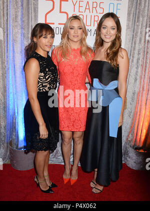 Rashida Jones, Kate Hudson und Olivia Wilde am Mut im Journalismus Auszeichnungen 2014 im The Beverly Hilton in Los Angeles Rashida Jones, Kate Hudson und Olivia Wilde 176 Veranstaltung in Hollywood Leben - Kalifornien, Red Carpet Event, USA, Filmindustrie, Prominente, Fotografie, Bestof, Kunst, Kultur und Unterhaltung, Topix prominente Mode, Besten, Hollywood Leben, Event in Hollywood Leben - Kalifornien, Roter Teppich und backstage, Film Stars, TV Stars, Musik, Promis, Topix, Akteure aus dem gleichen Film, Cast und co Star zusammen. Anfrage tsuni@Gamma-USA.com, Kredit Tsuni/USA, 2015 Stockfoto