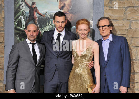 Stanley Tucci, Nicholas Hoult, Eleanor Tomlinson, Bill Nighy, Jack, dem riesigen Slayer Premiere auf der Chinese Theatre in Los Angeles. a Stanley Tucci, Nicholas Hoult, Eleanor Tomlinson, Bill Nighy Ereignis in Hollywood Leben - Kalifornien, Red Carpet Event, USA, Filmindustrie, Prominente, Fotografie, Bestof, Kunst, Kultur und Unterhaltung, Topix prominente Mode, Besten, Hollywood Leben, Event in Hollywood Leben - Kalifornien, Roter Teppich und backstage, Film Stars, TV Stars, Musik, Promis, Topix, Akteure aus dem gleichen Film, Cast und co Star zusammen. Anfrage tsuni @ Gamma- Stockfoto