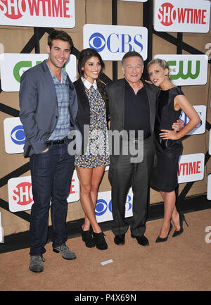 Amanda Setton, James Wolk, Sarah Michelle Gellar und Robin Williams an der CBS TCA 2013 im The Beverly Hilton in Los Angeles. Amanda Setton, James Wolk, Sarah Michelle Gellar und Robin Williams 146 Veranstaltung in Hollywood Leben - Kalifornien, Red Carpet Event, USA, Filmindustrie, Prominente, Fotografie, Bestof, Kunst, Kultur und Unterhaltung, Topix Prominente fashion anreisen, am Besten von, Hollywood Leben, Event in Hollywood Leben - Kalifornien, Roter Teppich und backstage, Film Stars, TV Stars, Musik, Promis, Topix, Akteure aus dem gleichen Film, Cast und co Star zusammen. Anfrage tsuni @ Gamm Stockfoto