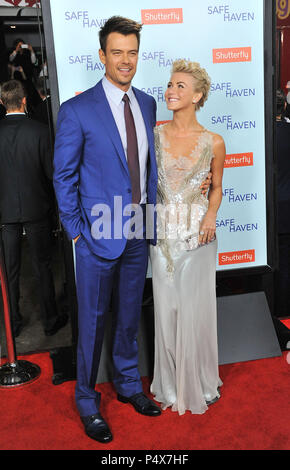 Josh Duhamel und Julianne Hough in der Sicheren Himmel Premiere auf der Chinese Theatre in Los Angeles. Josh Duhamel und Julianne Hough 029 Veranstaltung in Hollywood Leben - Kalifornien, Red Carpet Event, USA, Filmindustrie, Prominente, Fotografie, Bestof, Kunst, Kultur und Unterhaltung, Topix prominente Mode, Besten, Hollywood Leben, Event in Hollywood Leben - Kalifornien, Roter Teppich und backstage, Film Stars, TV Stars, Musik, Promis, Topix, Akteure aus dem gleichen Film, Cast und co Star zusammen. Anfrage tsuni@Gamma-USA.com, Kredit Tsuni/USA, 2013-Gruppe, TV und Film Cast Stockfoto