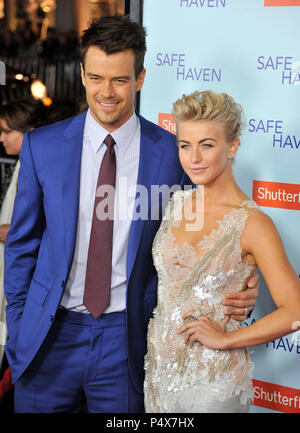 Josh Duhamel und Julianne Hough in der Sicheren Himmel Premiere auf der Chinese Theatre in Los Angeles. Josh Duhamel und Julianne Hough 031 Veranstaltung in Hollywood Leben - Kalifornien, Red Carpet Event, USA, Filmindustrie, Prominente, Fotografie, Bestof, Kunst, Kultur und Unterhaltung, Topix prominente Mode, Besten, Hollywood Leben, Event in Hollywood Leben - Kalifornien, Roter Teppich und backstage, Film Stars, TV Stars, Musik, Promis, Topix, Akteure aus dem gleichen Film, Cast und co Star zusammen. Anfrage tsuni@Gamma-USA.com, Kredit Tsuni/USA, 2013-Gruppe, TV und Film Cast Stockfoto