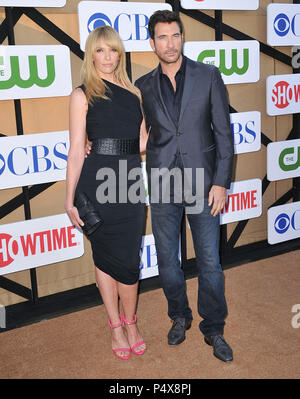 Toni Collette und Dylan Mcdermott an der CBS TCA 2013 im The Beverly Hilton in Los Angeles. Toni Collette und Dylan Mcdermott bei der Ankunft in Hollywood Leben - Kalifornien, Red Carpet Event, USA, Filmindustrie, Prominente, Fotografie, Bestof, Kunst, Kultur und Unterhaltung, Topix prominente Mode, Besten, Hollywood Leben, Event in Hollywood Leben - Kalifornien, Roter Teppich und backstage, Film Stars, TV Stars, Musik, Promis, Topix, Akteure aus dem gleichen Film, Cast und co Star zusammen. Anfrage tsuni@Gamma-USA.com, Kredit Tsuni/USA, 2013-Gruppe, TV und Film Cast Stockfoto