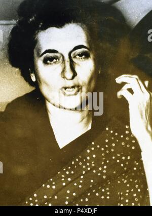 Indira Gandhi (1917-1984). Indische Politiker und Führer der Indian National Congress. Sie war die dritte Premierminister der Republik Indien für drei aufeinander folgende Amtszeiten von 1966 bis 1977 und für eine vierte Amtszeit von 1980 bis zu ihrer Ermordung im Jahr 1984. Stockfoto