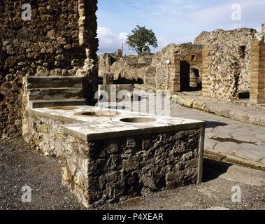 Italien. Pompeji. Thermpolium auf über Consolare. Campania. Stockfoto