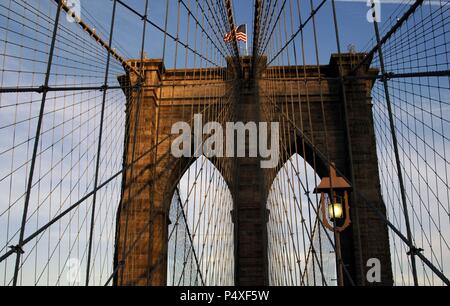 USA. New York. Brooklynbrücke. Entworfen von John Augustus Roebling. Wurde im Jahre 1883 eröffnet. Detail. Stockfoto