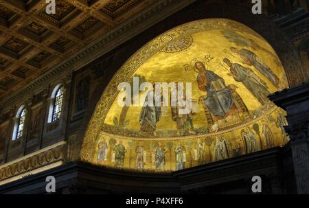 Italien. Rom. Basilika St. Paul vor den Mauern. Apsis Mosaik (1200) von venezianischen Künstler. Christus in flankiert, die durch die Apostel Petrus, Paulus, Andreas und Lukas. Stockfoto