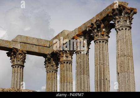 Portugal. Römische Tempel von Evora. Falsch Diana Tempel, das 1. Jahrhundert Tempel war vermutlich dem Kult des Kaiser Augustus gewidmet. Korinthischen Stil. Stockfoto