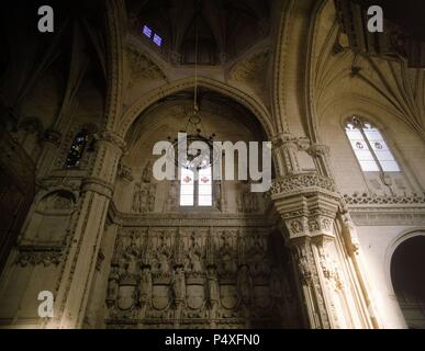 ARTE GOTICO FLORIDO. ESPAÑA. SIGLO XV. GUAS, Juan (m. Toledo, 1496). Arquitecto y escultor Español de origen bretón. Máximo representante del Estilo isabelino. 'MONASTERIO DE SAN JUAN DE LOS REYES'. Vista de la decoración del INTERIOR DE LA IGLESIA. TOLEDO. Kastilien-la Mancha. Stockfoto