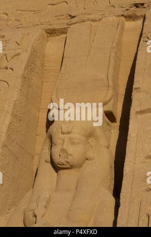 Nefertari, auch als Nefertari Merytmut bekannt. Eine der Großen Königlichen Frauen (oder Principal Frauen) von Ramses des Großen. Neuen Reich. Tempel der Hathor oder kleinen Tempel. Abu Simbel. Ägypten. Stockfoto