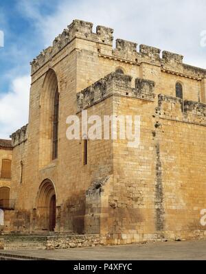 Spanien. Katalonien. Kloster Santes Creus. Kirche. 13. Jahrhundert. Von außen. Stockfoto