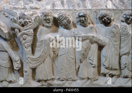 Sancho III. von Kastilien (1134-1158) und seine Höflinge. Relief aus dem Grab seiner Frau, Blanche von Navarra. Romanik. 12. Jahrhundert. Kloster Santa Mari a la Real. Najera. La Rioja. Spanien. Stockfoto