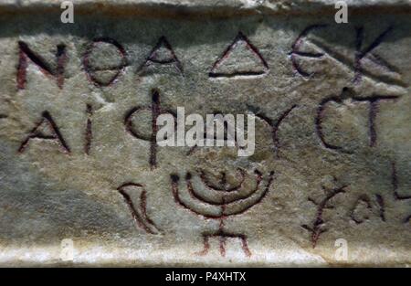 Sarkophag von Faustina. Detail. Inschrift mit jüdisches Symbol. Ende des 3. Jahrhunderts Jahrhundert. Vom Tor des Heiligen Sebastian. Römisches Nationalmuseum (Thermen des Diokletian). Rom, Italien. Stockfoto