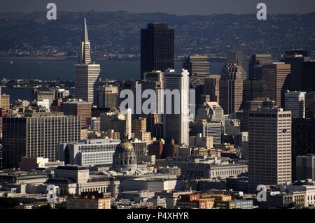 ESTADOS UNIDOS. SAN FRANCISCO. Panorámica del centro de la Ciudad y la Bahía, desde Twin Peaks. Estado de Kalifornien. Stockfoto
