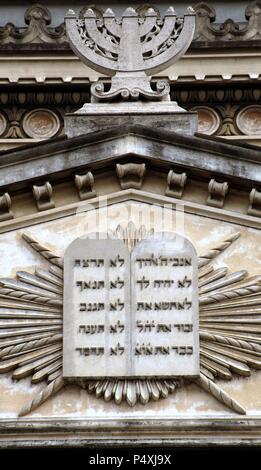 Italien. Rom. Große Synagoge von Rom, 1901-1904. Von Vincenzo Costa und Osvaldo Armanni gebaut. Eklektischen Stil. Von außen. Stockfoto