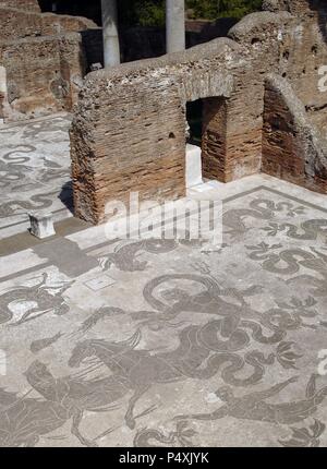 Bäder von Neptun. 1. - 2. nachchristlichen Jahrhunderten. Detail der Mosaik von Neptuns Triumph Darstellung von Neptun am Wagen von Seepferdchen gezeichnet. Ostia Antica. Italien. Stockfoto