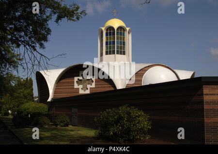 Ein DEMETRIOS'. Iglesia cristiana ortodoxa griega, construída a mediados Del Siglo XX por el arquitecto Paul Thiry. Vista parcial del Exterior. Seattle. Estado de Washington. Estados Unidos. Stockfoto