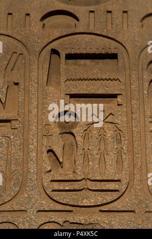 Ägypten. Hieroglyphenschrift. Obelisk Ramses II (1300-1213, König 1279-1213 b. c.). Detail. Tempel von Luxor. Dynastie XIX. Neuen Reich. Antike Theben' Waset'. Stockfoto